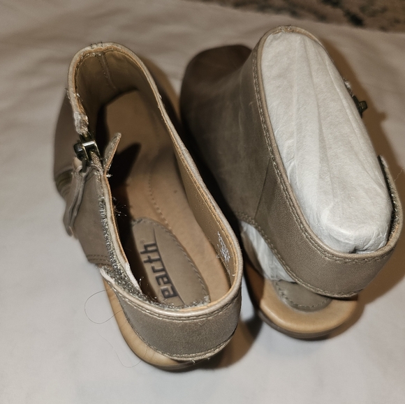 Lot of 3 Pairs Earth Kristy Peep Toe Size 5B - Picture 4 of 11